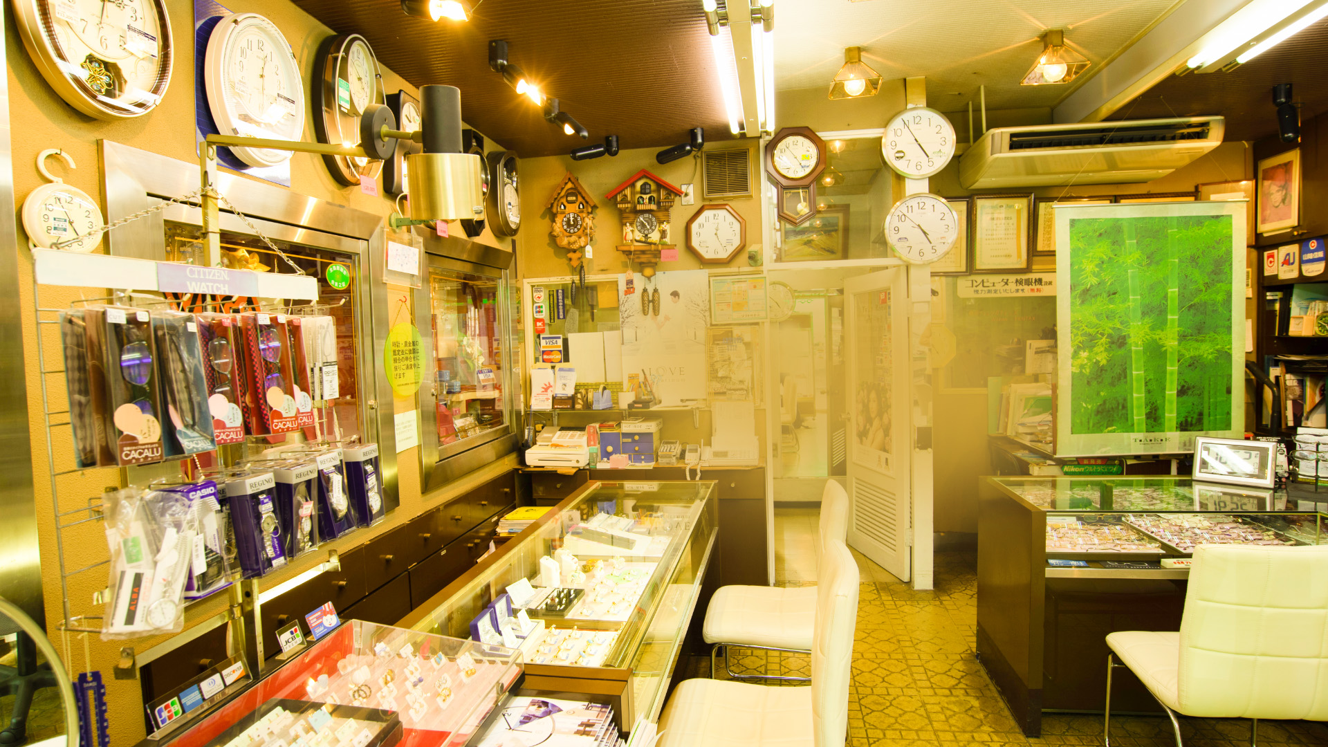 トップタブチ時計眼鏡店店内写真