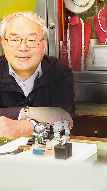 トップ社長接客中の写真